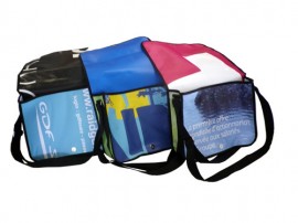 Goodies-upcycling-bache-publicitaire_besaces_Extramuros